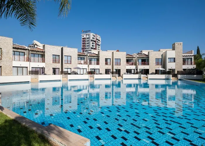 Sanders Aqua Park - Precious 3-bedroom Holiday With Shared Pool
