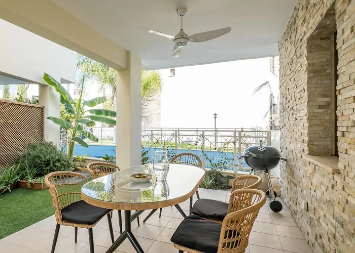 Sanders Aqua Park - Precious 3-bedroom Holiday With Shared Pool Feriehus