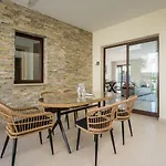 Holiday home Sanders Aqua Park - Precious 3-bedroom Holiday With Shared Pool Limassol