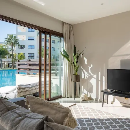 Sanders Aqua Park - Precious 3-bedroom Holiday With Shared Pool *