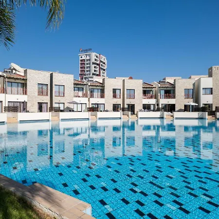 Sanders Aqua Park - Precious 3-bedroom Holiday With Shared Pool