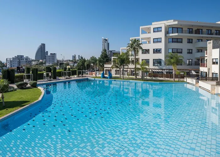 Sanders Aqua Park - Precious 3-bedroom Holiday With Shared Pool * Limassol