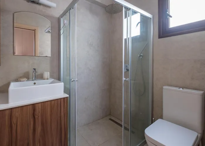 Sanders Aqua Park - Precious 3-bedroom Holiday With Shared Pool