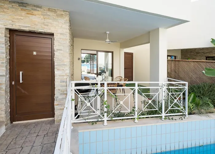 Nyaraló Sanders Aqua Park - Precious 3-bedroom Holiday With Shared Pool Limassol