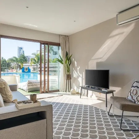 Ferienhaus Sanders Aqua Park - Precious 3-bedroom Holiday With Shared Pool Limassol
